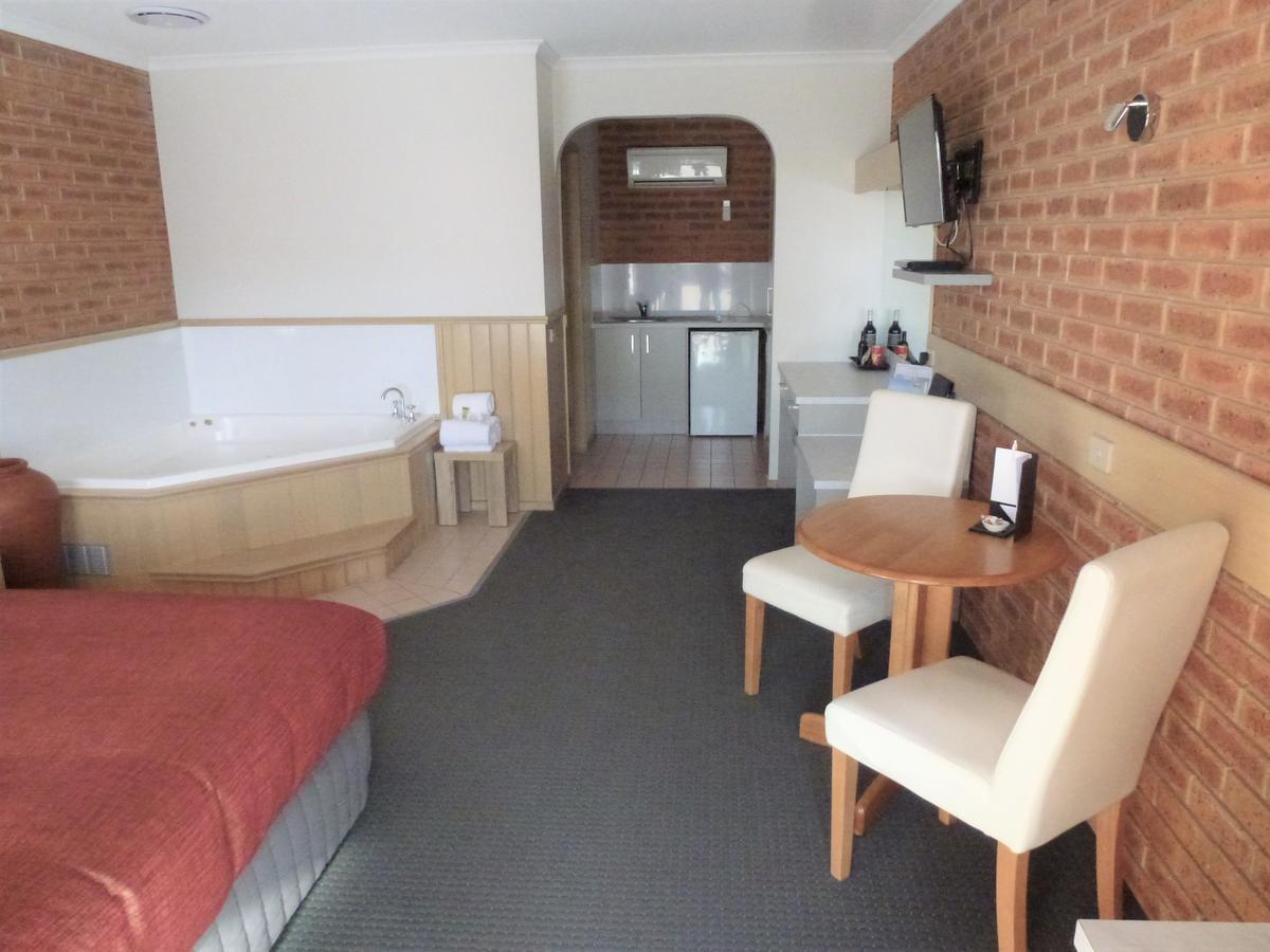 Colonial Motor Inn Bairnsdale Golden Chain Property Exterior foto