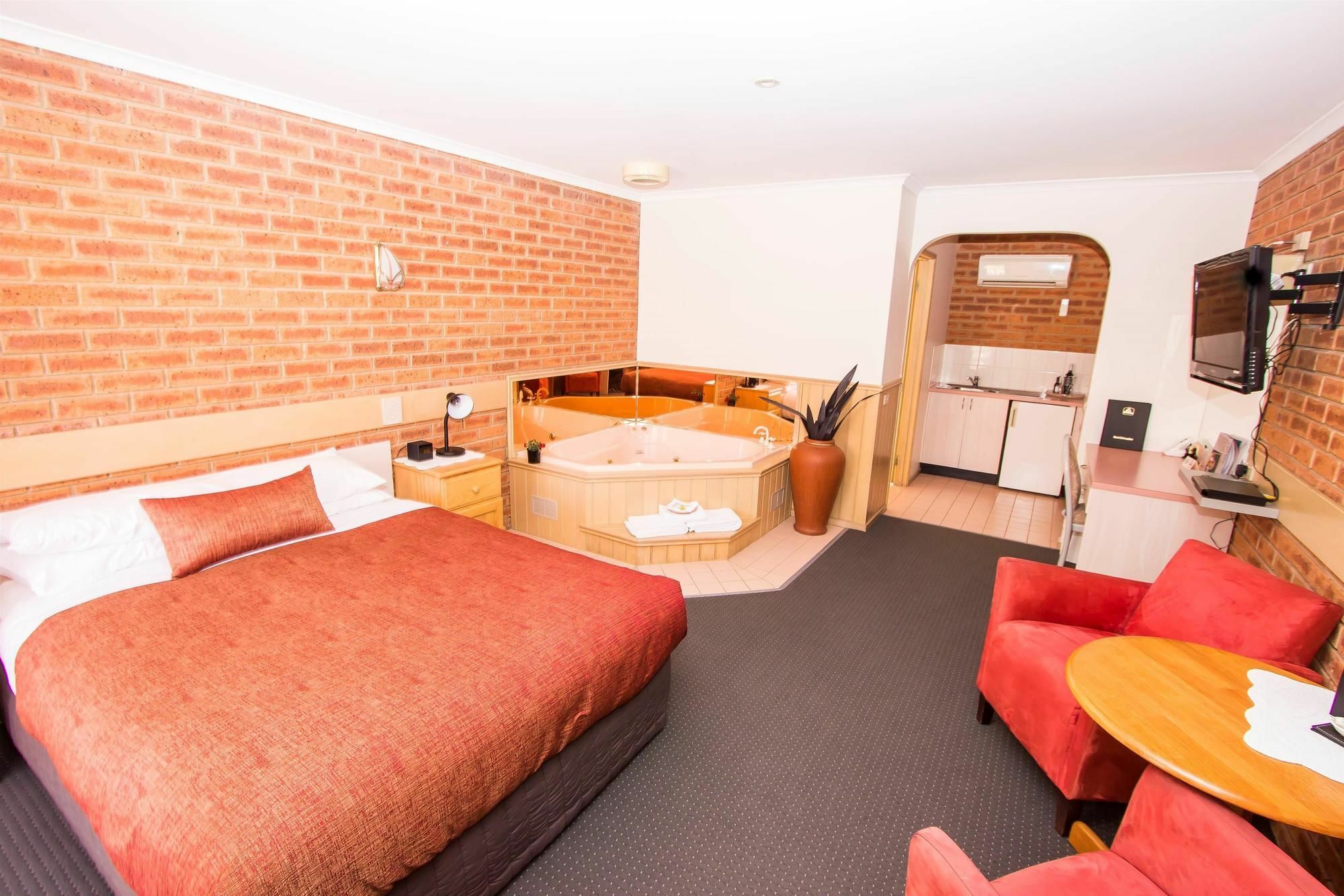 Colonial Motor Inn Bairnsdale Golden Chain Property Exterior foto